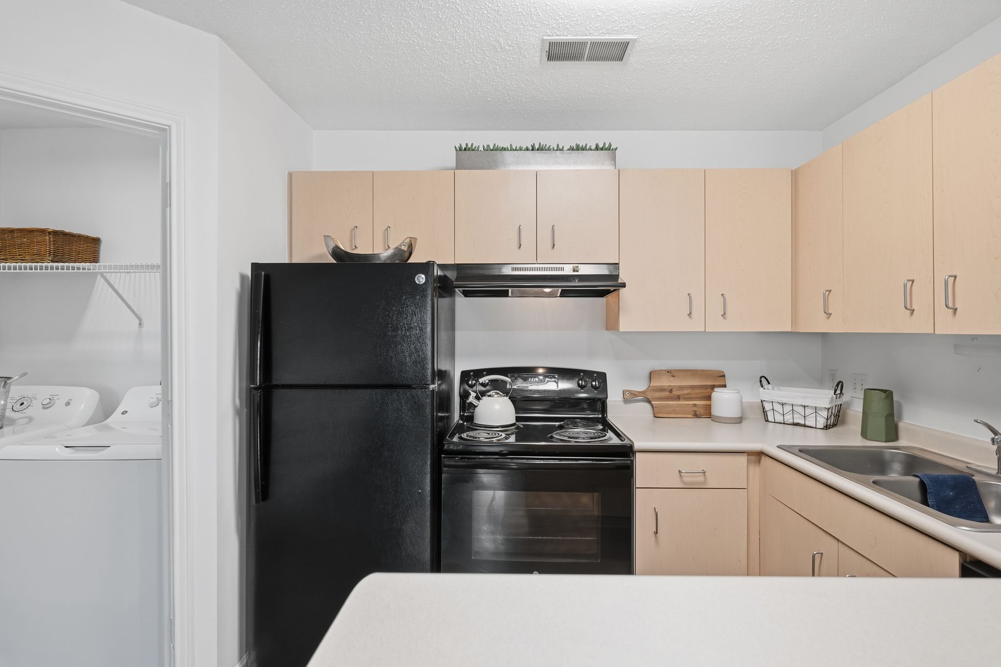 Copy of 08 2501 Abbot Rd East Lansing MI 48823 USA Kitchen 208091 HDR Unit 1015 23