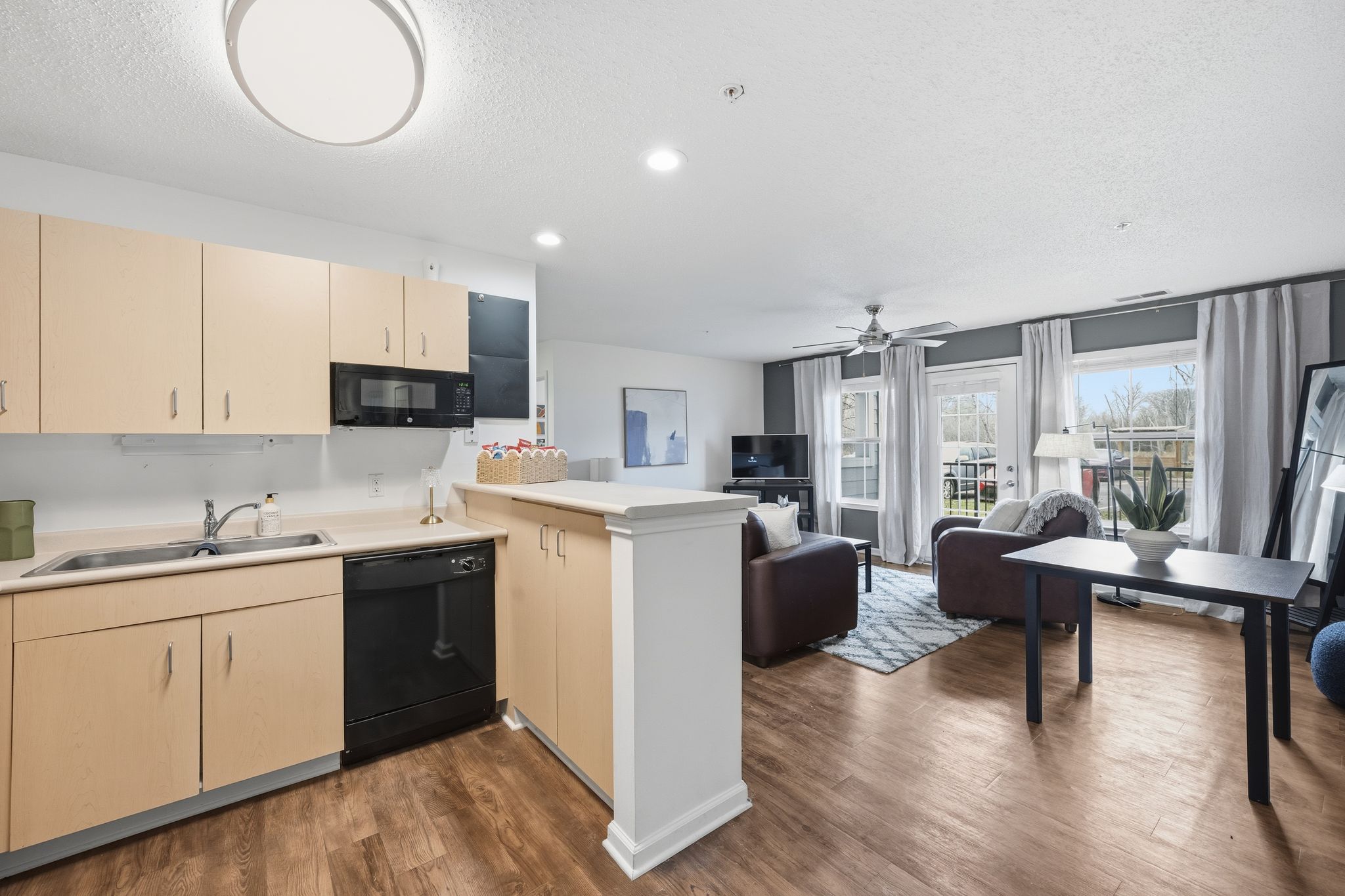 Copy of Copy of 07 2501 Abbot Rd East Lansing MI 48823 USA Kitchen 208091 HDR Unit 1015 29